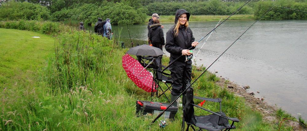 Flotte fisk og godt humør trods regn